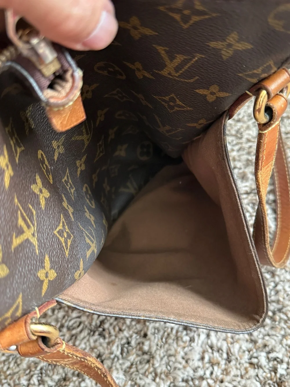 Authentic Louis Vuitton Totally MM in Monogram Canvas